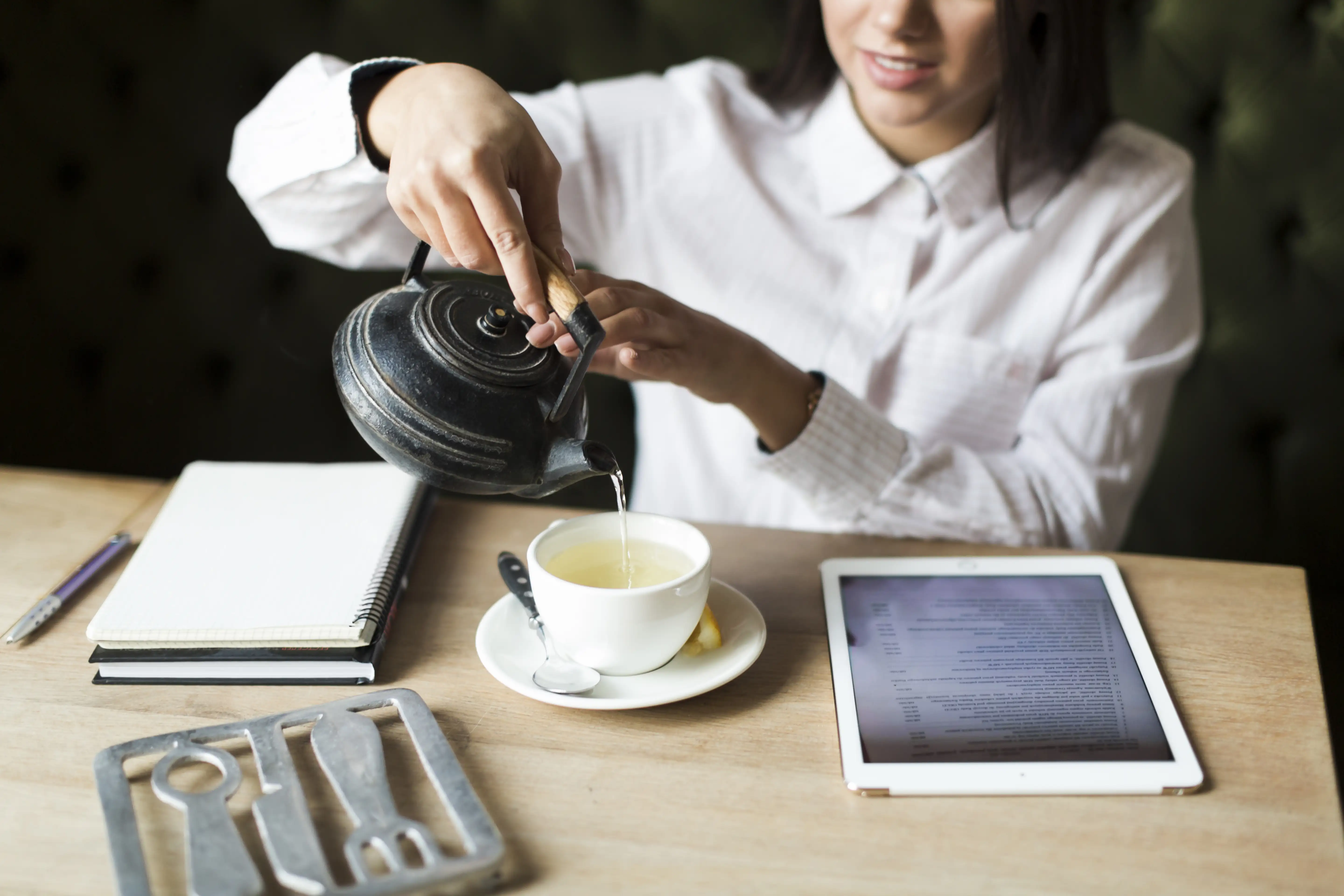How to Increase Tea Shop Sales With Smart Display Counters