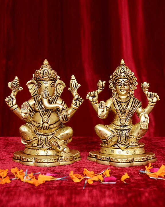 Laxmi Ganesh with pentagun Base