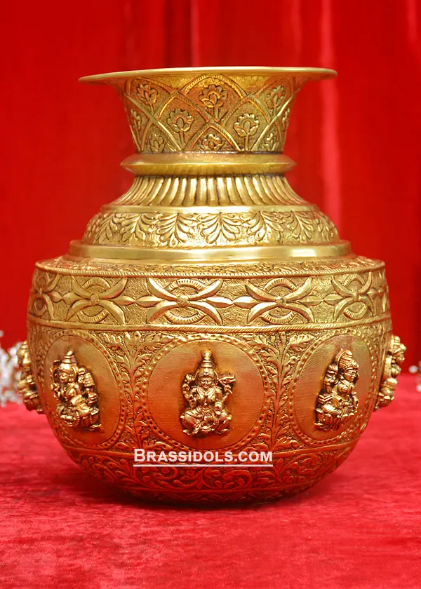 Surahi Ast Lamxi Kalash 15 InchBrass Idols