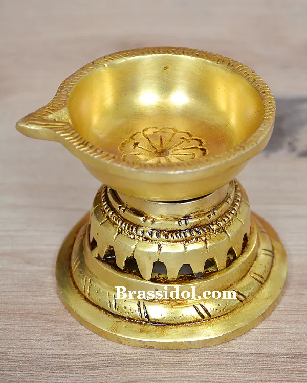 Kuber With Diya Round Base