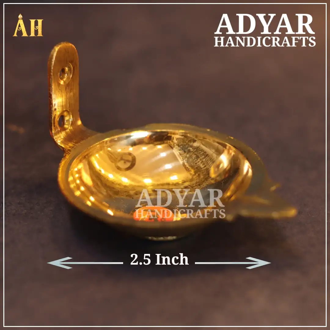 No.4 Mada Vilakku Brass