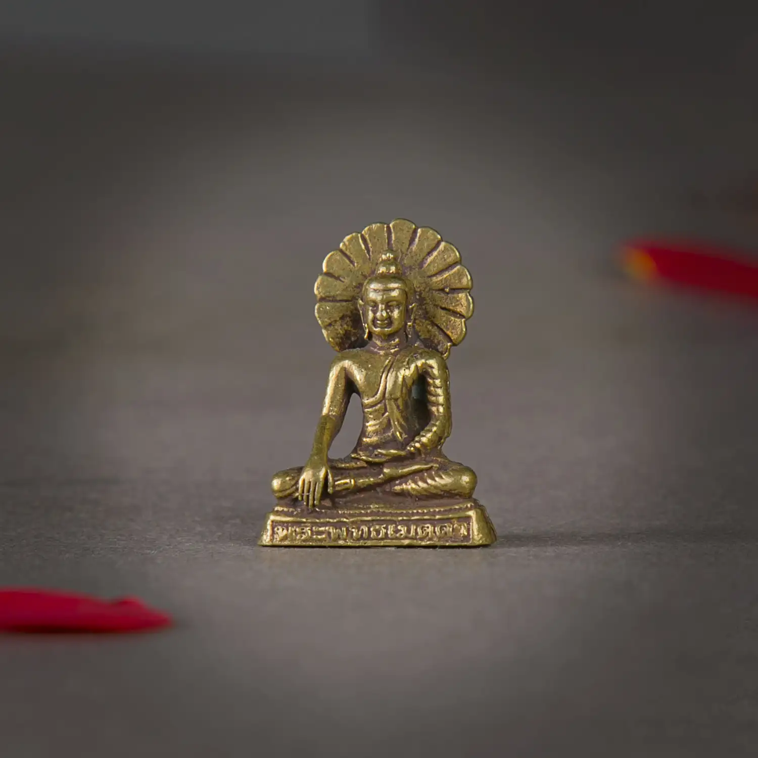 1 inch Brass lord Budha with Halo idol - image 1