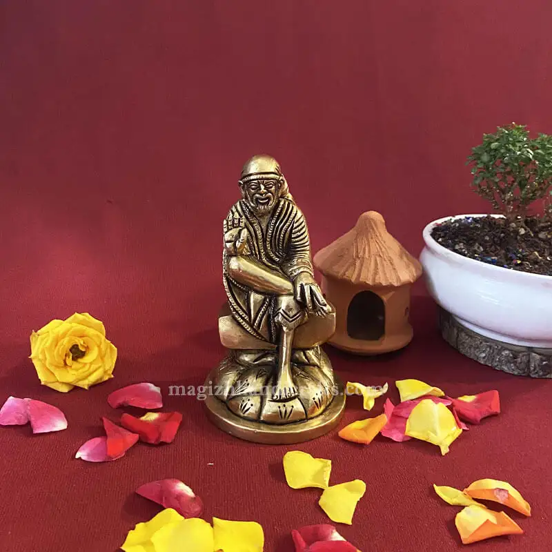 4.5 inches Brass Sai Baba idol - SC