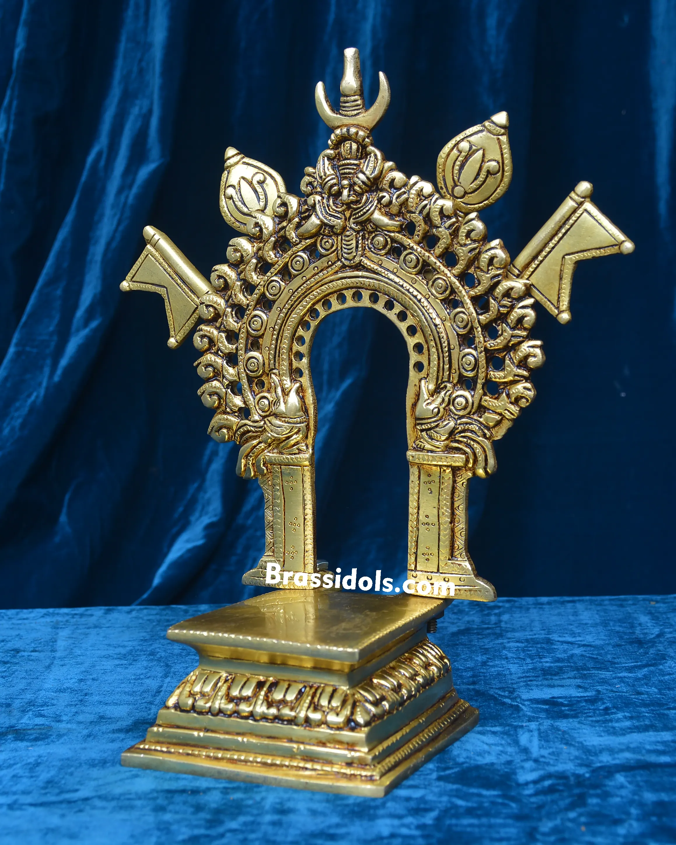 FRAME SINGHASAN WITH FLAGS - image 4