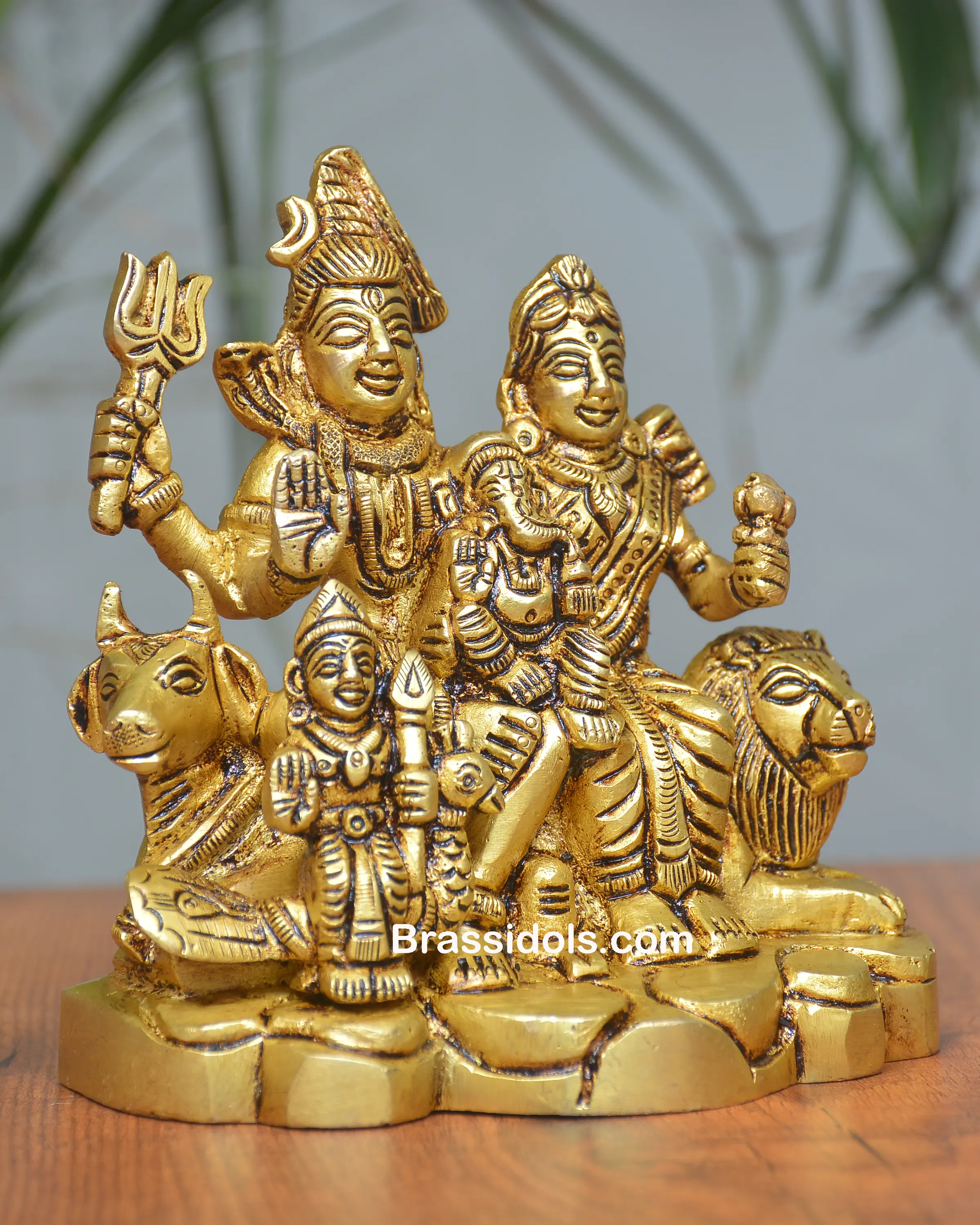 SITTING SHIV FAMILY IDOL - image 3