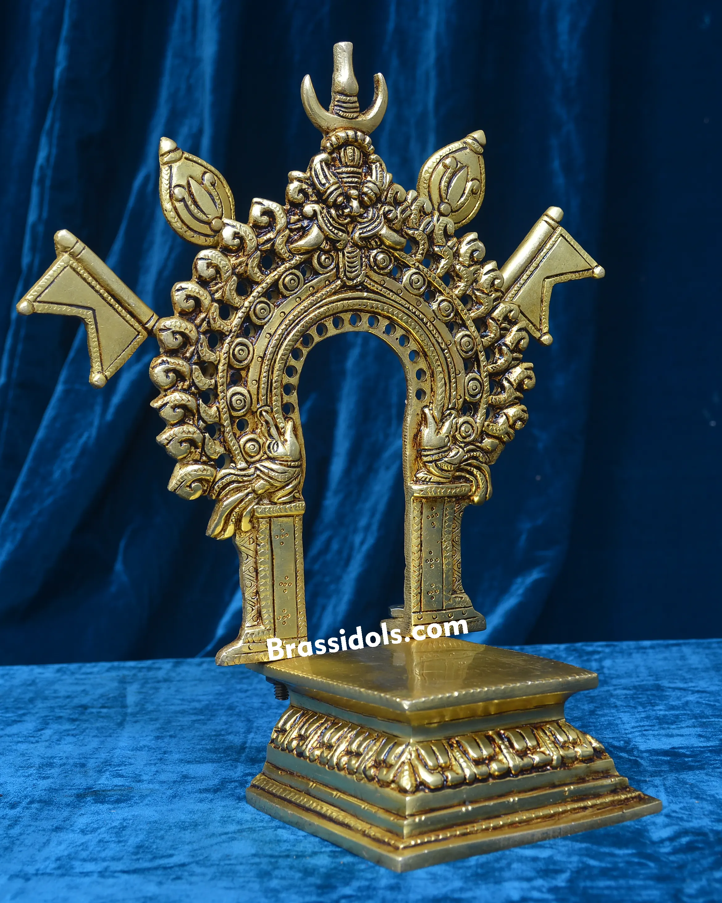 FRAME SINGHASAN WITH FLAGS - image 3