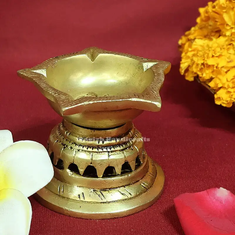 2.5 inches 5 face brass Lamp with base - secondary