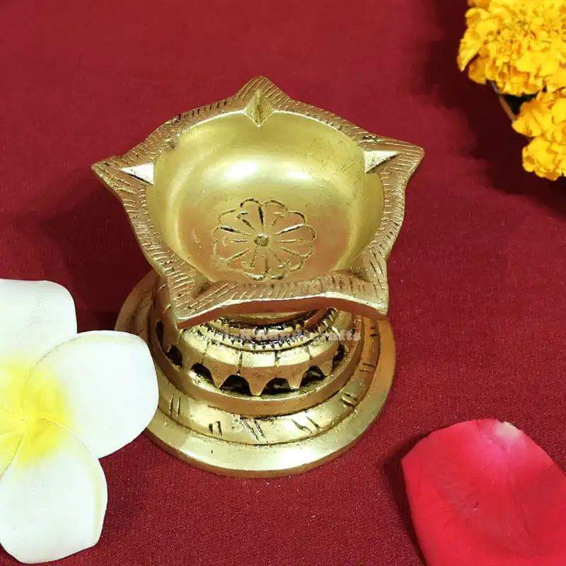 2.5 inches 5 face brass Lamp with base